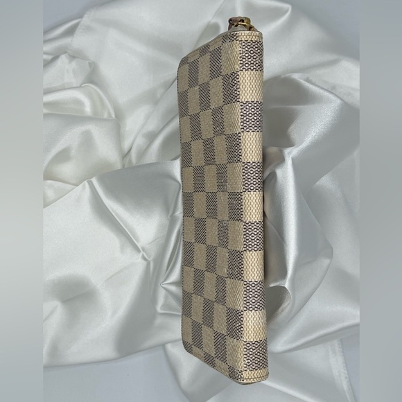 STEAL OF THE WEEK: LOUIS VUITTON Damier Azur Portefeiulle Clemence Wallet - Picture 7 of 14